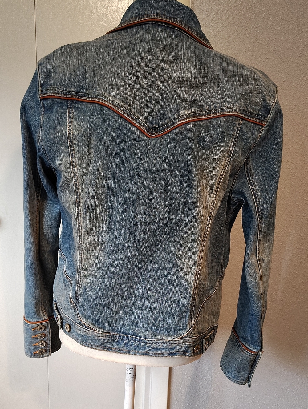 Indigo Palms women's light-wash denim jean jacket - Large - Picture 4 of 8